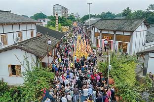 何方神圣！麦克布莱德首节替补四分钟连中4记三分